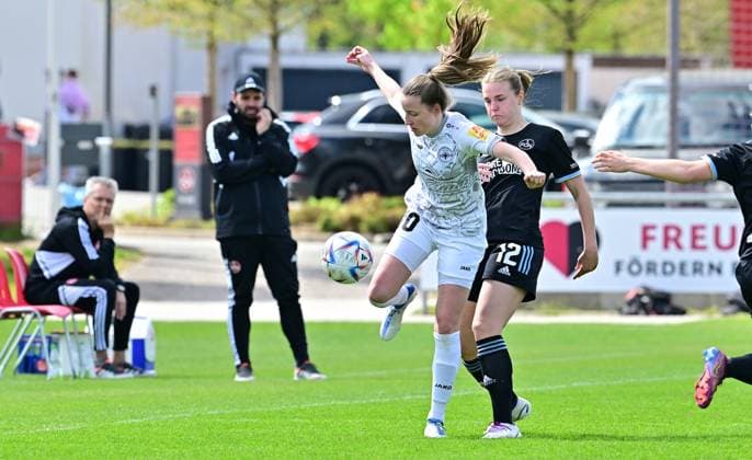 30 04 2023 Football Women Season 2022 2023 2 Bundesliga 22 Matchday 1 FC Nürnberg FCN Club SG Andernach Sportfoto Zink regulations prohibit any use of photographs as image sequences and or quasi video xwoxzix Julia Schermuly 10, SG 99 Andernach Amelie Thöle Thoele 12, 1 FC Nürnberg FCN