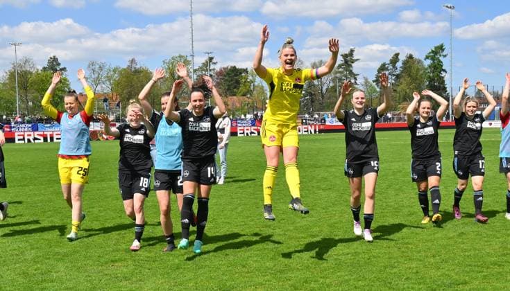 30 04 2023 football women season 2022 2023 2 Bundesliga 22 matchday 1 FC Nürnberg FCN club SG Andernach Sportfoto Zink regulations prohibit any use of photographs as image sequences and or quasi video xwoxzix team team FCN cheering joy in front of fans fan block after end of game Lea Paulick 1, 1 FC Nürnberg FCN