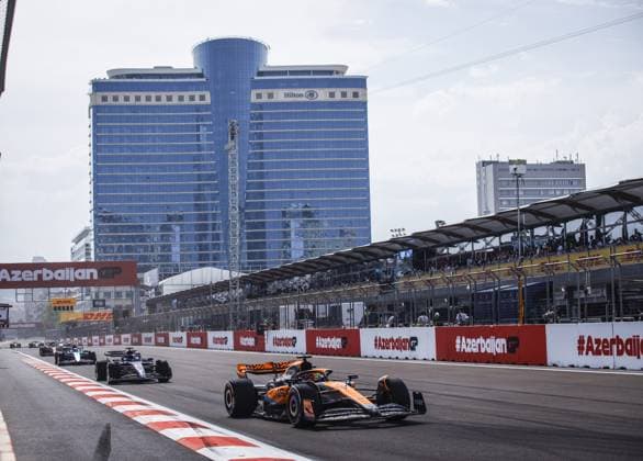 81 PIASTRI Oscar (aus), McLaren F1 Team MCL60, action during the Formula 1 Azerbaijan Grand Prix 2023, 4th round of the 2023 Formula One World Championship, WM, Weltmeisterschaft from April 28 to 30, 2023 on the Baku City Circuit, in Baku, Azerbaijan - F1 - AZERBAIJAN GRAND PRIX 2023 - RACE DPPI Panoramic  _R5_9102