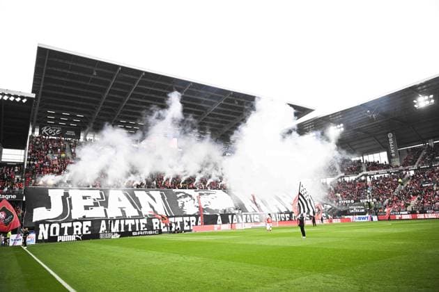 Supporters du stade Rennais - ambiance tifo geant et fumigenes FOOTBALL : Rennes vs Angers - Ligue 1 - 30 04 2023 JBAutissier Panoramic 