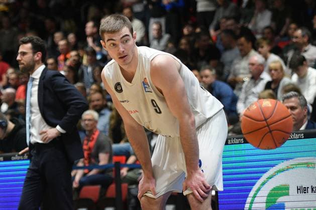 Ziga Samar Veolia Towers Hamburg re and Benka Barloschky coach, Head Coach, Veolia Towers Hamburg li GER, NINERS Chemnitz vs Veolia Towers Hamburg, Basketball, Bundesliga, easycredit BBL, 32 Spieltag, Saison 2022 2023, 29 04 2023 DFB DFL REGULATES PROHIBIT ANY USE OF PHOTOGRAPHS AS IMAGE SEQUENCES AND OR QUASI VIDEO GER, NINERS Chemnitz vs Veolia Towers Hamburg, Basketball, Bundesliga, easycredit BBL, 32 Matchday, Season 2022 2023, 29 04 2023 Chemnitz Copyright: xEibner-Pressefoto BertxHarzerx EP_EER