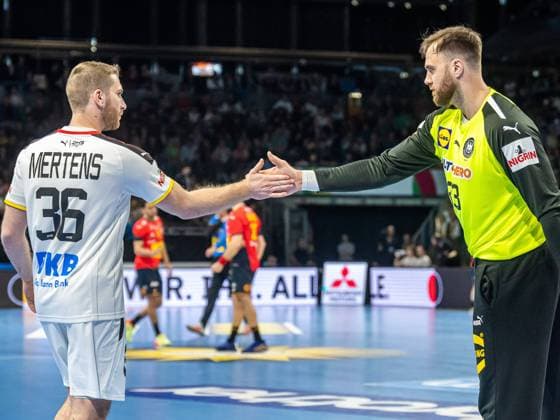 Andreas Wolff Germany, 33 high-fives with Lukas Mertens Germany, 36 before the match, Germany vs Spain, EHF Euro Cup, Handball, Men, 30 04 2023 Germany vs Spain, EHF Euro Cup, Handball, Men, 30 04 2023 Berlin Copyright: xEIBNER MichaelxSchmidtx EP_MST