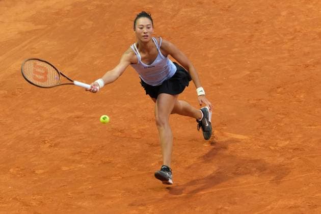 (230501) -- MADRID, May 1, 2023 -- Zheng Qinwen of China returns the ball during the women s singles round of 32 match against Ekaterina Alexandrova of Russia at the Madrid Open tennis tournament in Madrid, Spain, April 30, 2023. ) (SP)SPAIN-MADRID-TENNIS-MADRID OPEN-WOMEN S SINGLES MengxDingbo 