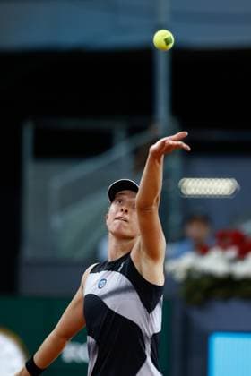 May 1, 2023, MADRID, MADRID, SPAIN: Iga Swiatek of Poland in action against Ekaterina Alexandrova of Russia during the Mutua Madrid Open 2023 celebrated at Caja Magica on May 01, 2023 in Madrid, Spain. MADRID SPAIN - ZUMAa181 20230501_zaa_a181_430 Copyright: xOscarxJ.xBarrosox
