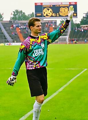 RECORD DATE NOT STATED Aus 2. BL. Saison 1993 94 Hannover 96 - 1. FC Saarbrücken 4:1 am 21.08.1993. Im Foto: Gewonnen Han96 TW Jörg Sievers *** From 2 BL season 1993 94 Hannover 96 1 FC Saarbrücken 4 1 on 21 08 1993 In photo Won Han96 TW Jörg Sievers