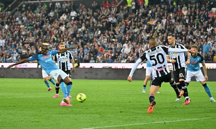 IPP20230504 Football - soccer: Serie A, Udinese Calcio - S.S.C. Napoli, il tiro del gol di Victor Osimhen del definitivo parggio e la conquista dello scudetto (Verwendung nur in Deutschland - GERMANY ONLY) *** IPP20230504 Football soccer Serie A, Udinese Calcio S S C Napoli, il tiro del gol di Victor Osimhen del definitivo parggio e la conquista dello scudetto Use only in Germany GERMANY ONLY 