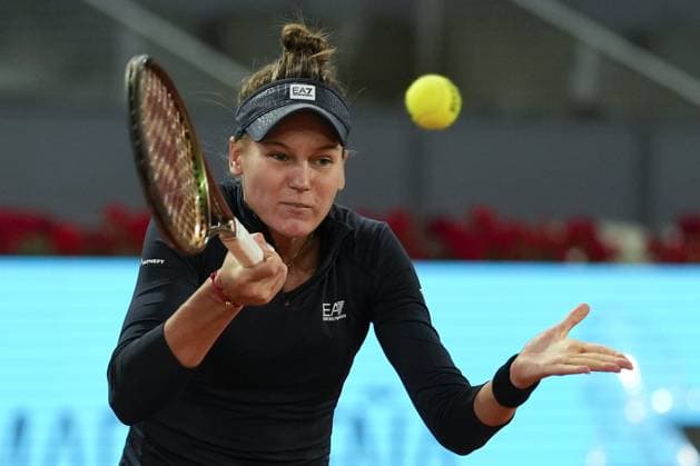 Veronika Kudermetova of Russia returns a shot to Iga Swiatek of Poland during their semi-final match of the Mutua Madrid Open at the Caja Magica stadium, in Madrid, Spain, on Thursday, May 4, 2023.  PDH20230504156 PaulxHanna