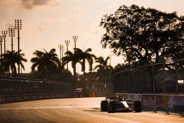 01 VERSTAPPEN Max (nld), Red Bull Racing RB19, action during the Formula 1 Crypto.com Miami Grand Prix 2023, 5th round of the 2023 Formula One World Championship, WM, Weltmeisterschaft from May 05 to 07, 2023 on the Miami International Autodrome, in Miami Gardens, Florida, United States of America - F1 - MIAMI GRAND PRIX 2023 DPPI Panoramic  00122010_AV6_9588