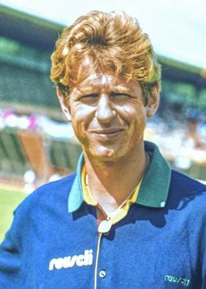 RECORD DATE NOT STATED Aus 2. BL. Saison 1993 94 Hannover 96 - FC Carl Zeiss Jena1:0 am 14.08.1993. Im Foto: Jena Trainer Uwe Erkenbrecher *** From 2 BL season 1993 94 Hannover 96 FC Carl Zeiss Jena1 0 on 14 08 1993 In photo Jena coach Uwe Erkenbrecher