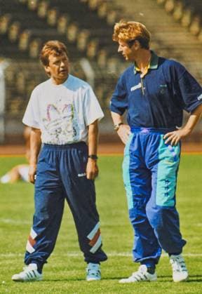 RECORD DATE NOT STATED Aus 2. BL. Saison 1993 94 Hannover 96 - FC Carl Zeiss Jena1:0 am 14.08.1993. Im Foto: FC Trainer Uwe Erkenbrecher mit li. Co.- Tr. Konrad Weise *** From 2 BL season 1993 94 Hannover 96 FC Carl Zeiss Jena1 0 on 14 08 1993 In photo FC coach Uwe Erkenbrecher with left Co Tr Konrad Weise