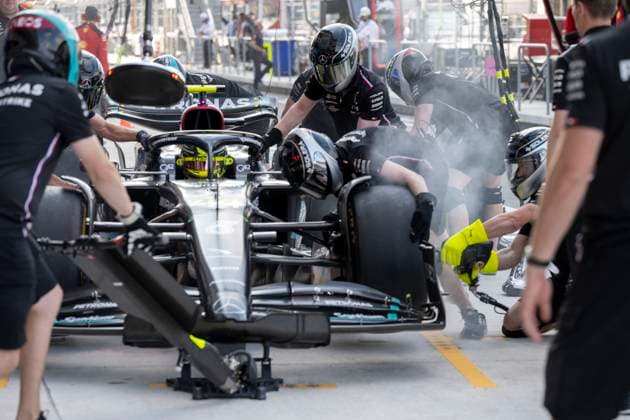 May 5, 2023, Miami, Florida, United States: Pit crew mechanics with Mercedes AMG practice pit stops with LEWIS HAMILTON (GBR) of Mercedes 44...Teams prepare to compete in the second running of America s second calendar F1 race, with a record breaking three Grand Prix events to be held in America this year in Miami, Austin and Las Vegas, owing to the growing popularity of the thanks to Netflix s Drive to Survive Docuseries. Aston Martin, Ferrari and others plan on trying to challenge Red Bull Oracle Racing s Max Verstappen s dominance over the 2023 season. Motorsports, open wheel racing, Liberty Media. Miami United States - ZUMAb177 20230505_zap_b177_343 Copyright: xTaidghxBarronx