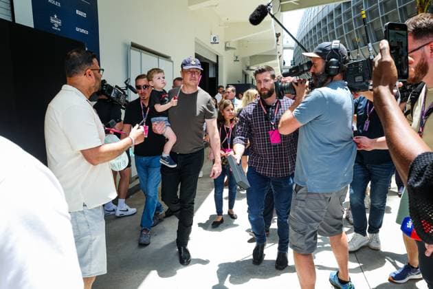MUSK Elon, founder & CEO of SpaceX & Tesla, in the Red Bull Racing paddock during the Formula 1 Crypto.com Miami Grand Prix 2023, 5th round of the 2023 Formula One World Championship, WM, Weltmeisterschaft from May 05 to 07, 2023 on the Miami International Autodrome, in Miami Gardens, Florida, United States of America - F1 - MIAMI GRAND PRIX 2023 DPPI Panoramic  20230506_G0OD7089