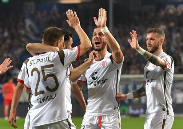 Sport Themen der Woche KW18 Sport Bilder des Tages 06.05.2023, xblx, Fussball 2.Bundesliga, SV Darmstadt 98 - FC St.Pauli emspor, v.l. Goal scored, Tor zum 0:1, celebrate the goal, Torjubel , Jubel, jubeln, jubelt, Phillip Tietz (SV Darmstadt 98) eigentor (DFL DFB REGULATIONS PROHIBIT ANY USE OF PHOTOGRAPHS as IMAGE SEQUENCES and or QUASI-VIDEO) Darmstadt *** 06 05 2023, xblx, football 2 Bundesliga, SV Darmstadt 98 FC St Pauli emspor, v l Goal scored, goal to 0 1, celebrate the goal, Torjubel , jubilation, jubilation, jubilation, Phillip Tietz SV Darmstadt 98 eigentor DFL DFB REGULATIONS PROHIBIT ANY USE OF PHOTOGRAPHS as IMAGE SEQUENCES and or QUASI VIDEO Darmstadt
