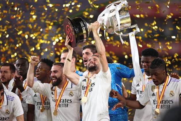 Bilder des Jahres 2023, Sport 05 Mai Sport Themen der Woche KW18 Sport Bilder des Tages May 7, 2023, SEVILLA, SEVILLA, SPAIN: Nacho Fernandez of Real Madrid celebrates with the Champions trophy during the spanish cup, Copa del Rey, Final football match played between Real Madrid and CA Osasuna at Estadio de la Cartuja on May 06, 2023, in Sevilla, Spain. SEVILLA SPAIN - ZUMAa181 20230507_zaa_a181_021 Copyright: xJoaquinxCorcherox