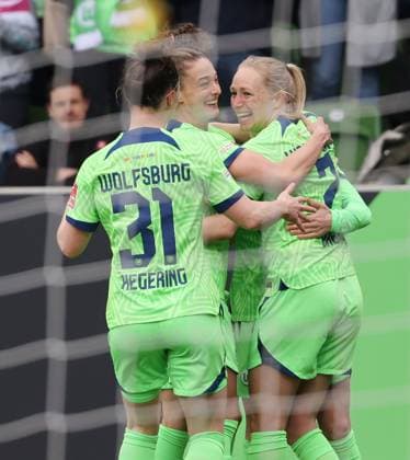 VfL Wolfsburg women vs 1 FC Cologne Wolfsburg, 07 05 2023, soccer, women, season 22 23, Flyeralarm Bundesliga, 19 matchday, VfL Wolfsburg vs 1 FC Cologne, picture shows cheering for the goal to 1 0 for Wolfsburg by Pauline Bremer VfL, 7 Wolfsburg