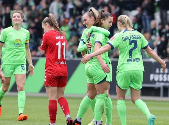 VfL Wolfsburg women vs 1 FC Cologne Wolfsburg, 07 05 2023, soccer, women, season 22 23, Flyeralarm Bundesliga, 19 matchday, VfL Wolfsburg vs 1 FC Cologne, picture shows cheering for the goal to 3 1 for Wolfsburg by Lena Oberdorf VfL, 5 Wolfsburg