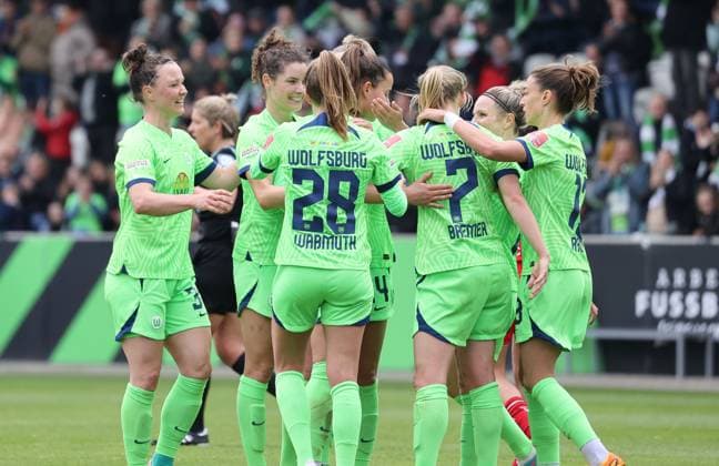 VfL Wolfsburg women vs 1 FC Cologne Wolfsburg, 07 05 2023, soccer, women, season 22 23, Flyeralarm Bundesliga, 19 matchday, VfL Wolfsburg vs 1 FC Cologne, picture shows cheering for the goal to 3 1 for Wolfsburg by Lena Oberdorf VfL, 5 Wolfsburg