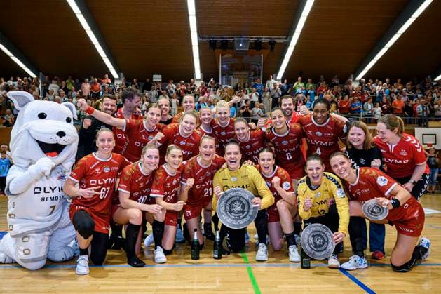 Bilder des Jahres 2023, Sport 05 Mai Sport Themen der Woche KW18 Bietigheim, Deutschland 06. Mai 2023: HBF - 22 23 - SG BBM Bietigheim - HSG Bensheim die Mannschaft von Bietigheim, Temafoto, Schlussjubel Schlußjubel Emotion Freude Bietigheim-Bissingen Halle am Viadukt Baden-Württemberg Deutschland *** Bietigheim, Germany 06 May 2023 HBF 22 23 SG BBM Bietigheim HSG Bensheim the team of Bietigheim, tema photo, final cheer emotion joy Bietigheim Bissingen hall at the viaduct Baden Württemberg Germany