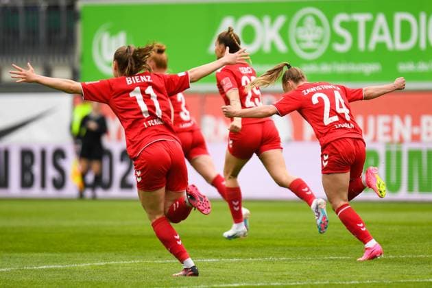 Soccer I Women I Season 2022 2023 I 19 Matchday I VfL Wolfsburg 1 FC Cologne I 07 05 2023 Goal celebration after equalizing to 1 1 at the Cologne team with Alena Bienz 11, 1 FC Cologne , Laura Vogt 3, 1 FC Cologne , Selina Cerci 29, 1 FC Cologne and Weronika Zawistowska 24, 1 FC Cologne Wolfsburg AOK Stadium Lower Saxony Germany Copyright: xLobeca InesxHähnelx