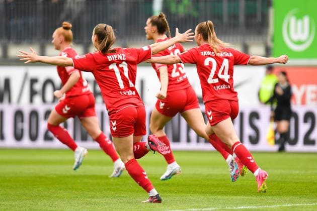 Soccer I Women I Season 2022 2023 I 19 Matchday I VfL Wolfsburg 1 FC Cologne I 07 05 2023 Goal celebration after equalizing to 1 1 at the Cologne team with Alena Bienz 11, 1 FC Cologne , Selina Cerci 29, 1 FC Cologne and Weronika Zawistowska 24, 1 FC Cologne Wolfsburg AOK Stadium Lower Saxony Germany Copyright: xLobeca InesxHähnelx