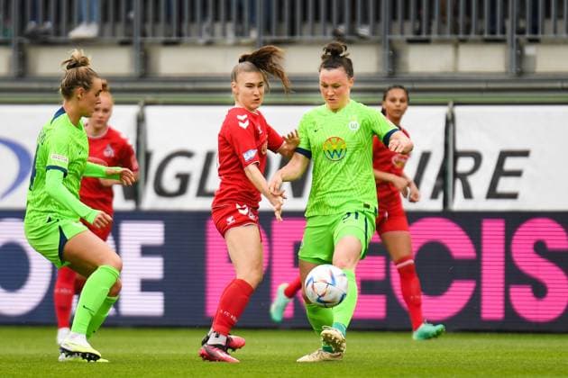 Soccer I Women I Season 2022 2023 I 19 Matchday I VfL Wolfsburg 1 FC Cologne I 07 05 2023 Marina Hegering 31, VfL Wolfsburg after injury break for the first time back in the starting eleven and with goal to 2 1, Alena Bienz 11, 1 FC Cologne presses Hegering with ball Wolfsburg AOK Stadium Lower Saxony Germany Copyright: xLobeca InesxHähnelx