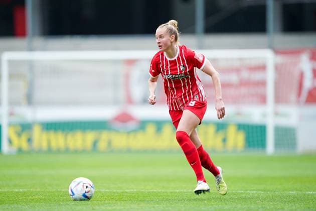 Wolfsburg, Germany, April 23rd 2023: Janina Minge (9 Freiburg) controls the ball during the Flyeralarm Frauen-Bundesliga football match between SC Freiburg and SV Werder Bremen at Dreisamstadion in Freiburg, Germany. (Daniela Porcelli SPP) Copyright: xDanielaxPorcellix xSPPx spp-en-DaPoSp-20230507-DP101674