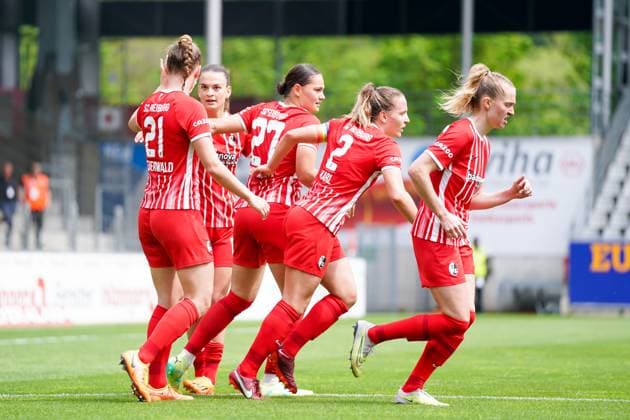 Wolfsburg, Germany, April 23rd 2023: Lisa Karl (2 Freiburg) celebrates with teammates after scoring her team s first goal during the Flyeralarm Frauen-Bundesliga football match between SC Freiburg and SV Werder Bremen at Dreisamstadion in Freiburg, Germany. (Daniela Porcelli SPP) Copyright: xDanielaxPorcellix xSPPx spp-en-DaPoSp-20230507-DP206705