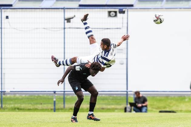 Sports, Football, A Junior Bundesliga Season 2022 2023 Special Match Round Group A 1 Matchday MSV Duisburg U19 TSG 1899 Hoffenheim U19 07 05 2023, Training Ground MSV Duisburg Zweikampf Duisburg Training Ground MSV Duisburg Nordrhein Westfahlen Germany
