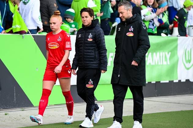 Soccer I Women I Season 2022 2023 I 19 Matchday I VfL Wolfsburg 1 FC Cologne I 07 05 2023 Laura Vogt 3, 1 FC Cologne and Nicole Bender Rummler coach, 1 FC Cologne after the defeat against Wolfsburg on the way to TV interview with Magenta Sport Wolfsburg AOK Stadium Lower Saxony Germany Copyright: xLobeca InesxHähnelx