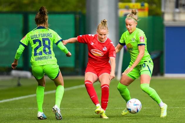 Soccer I Women I Season 2022 2023 I 19 Matchday I VfL Wolfsburg 1 FC Cologne I 07 05 2023 Tabea Waßmuth 28, VfL Wolfsburg and Pia Sophie Wolter 20, VfL Wolfsburg double Lena Sophie Uebach 27, 1 FC Cologne Wolfsburg AOK Stadium Lower Saxony Germany Copyright: xLobeca InesxHähnelx