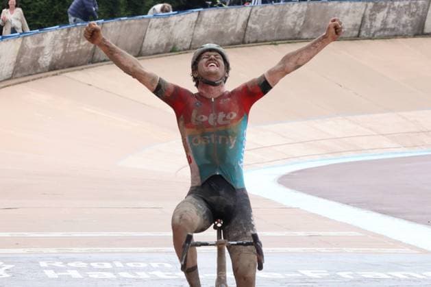 Victoire de Tijl De Decker (Lotto Dstny Development Team) sur la course Paris-Roubaix Espoirs U23, le 7 mai 2023 CYCLISME : Paris-Roubaix Espoirs - 07 05 2023 LaurentSanson Panoramic 