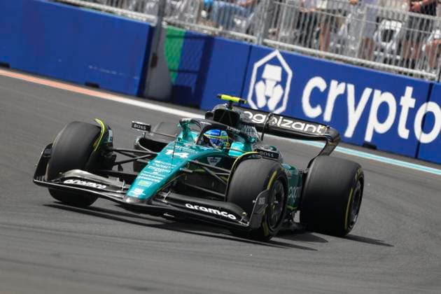 MIAMI GARDENS, FL - MAY 07: Aston Martin Aramco Cognizzant driver Fernando Alonzo 14 enters turn 1 during the running of the Formula 1 Crypto.com Miami Grand Prix at Miami International Autodrome in Miami Gardens, FL. (Photo by Jeff Robinson Icon Sportswire) AUTO: MAY 07 F1 Crypto.com Miami Grand Prix EDITORIAL USE ONLY Icon23050735051