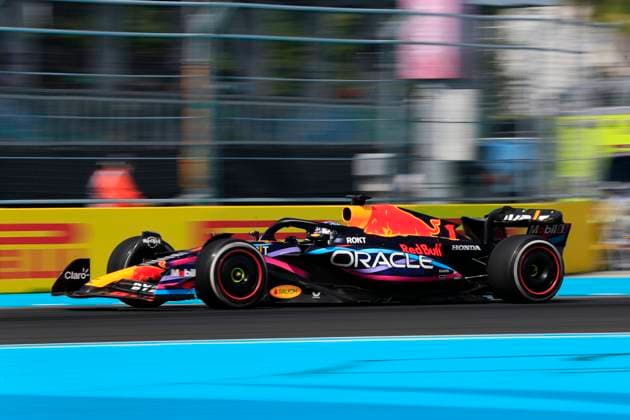 MIAMI GARDENS, FL - MAY 07: Oracle Red Bull Racing Honda driver Max Verstappen 1 races into turn 4 during the running of the Formula 1 Crypto.com Miami Grand Prix at Miami International Autodrome in Miami Gardens, FL. (Photo by Jeff Robinson Icon Sportswire) AUTO: MAY 07 F1 Crypto.com Miami Grand Prix EDITORIAL USE ONLY Icon23050737921