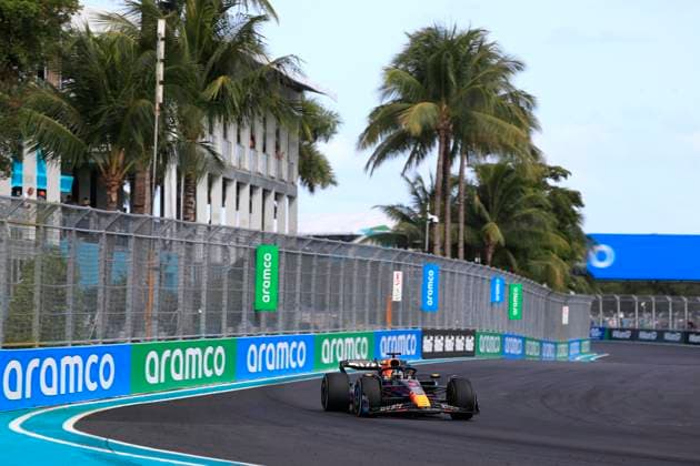 MIAMI GARDENS, FL - MAY 07: Oracle Red Bull Racing Honda driver Max Verstappen 1 enters turn 6 during the running of the Formula 1 Crypto.com Miami Grand Prix at Miami International Autodrome in Miami Gardens, FL. (Photo by Jeff Robinson Icon Sportswire) AUTO: MAY 07 F1 Crypto.com Miami Grand Prix EDITORIAL USE ONLY Icon23050742471