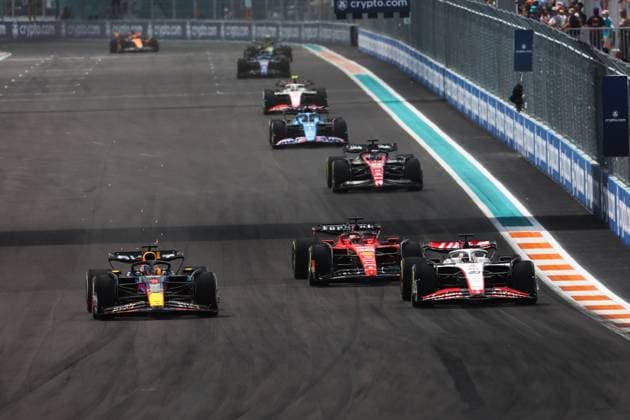 01 VERSTAPPEN Max (nld), Red Bull Racing RB19, 16 LECLERC Charles (mco), Scuderia Ferrari SF-23, 20 MAGNUSSEN Kevin (den), Haas F1 Team VF-23 Ferrari, action during the Formula 1 Crypto.com Miami Grand Prix 2023, 5th round of the 2023 Formula One World Championship, WM, Weltmeisterschaft from May 05 to 07, 2023 on the Miami International Autodrome, in Miami Gardens, Florida, United States of America - F1 - MIAMI GRAND PRIX 2023 - RACE DPPI Panoramic 00122011_AV3_3270