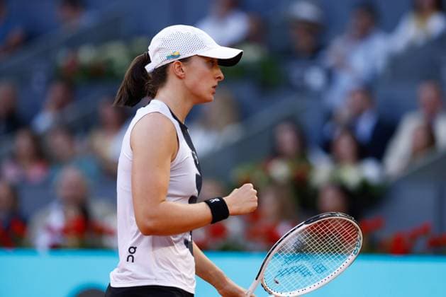 May 7, 2023, MADRID, MADRID, SPAIN: Iga Swiatek of Poland in action against Aryna Sabalenka of Belarus during the Singles Final Women match during Mutua Madrid Open 2023 celebrated at Caja Magica on May 06, 2023 in Madrid, Spain. MADRID SPAIN - ZUMAa181 20230507_zaa_a181_024 Copyright: xOscarxJ.xBarrosox