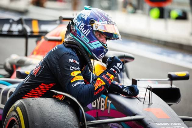 VERSTAPPEN Max (ned), Red Bull Racing RB19, portrait celebration during the Formula 1 Crypto.com Miami Grand Prix 2023, 5th round of the 2023 Formula One World Championship, WM, Weltmeisterschaft from May 05 to 07, 2023 on the Miami International Autodrome, in Miami Gardens, Florida, United States of America - F1 - MIAMI GRAND PRIX 2023 - RACE DPPI Panoramic  00122011_AV6_3064