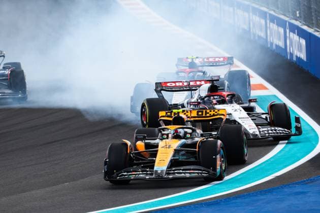 4 Lando Norris GBR, McLaren F1 Team , 21 Nyck de Vries NLD, Scuderia AlphaTauri , F1 Grand Prix of Miami at Miami International Autodrome on May 7, 2023 in Miami, United States of America Photo by HOCH ZWEI Miami United States of America