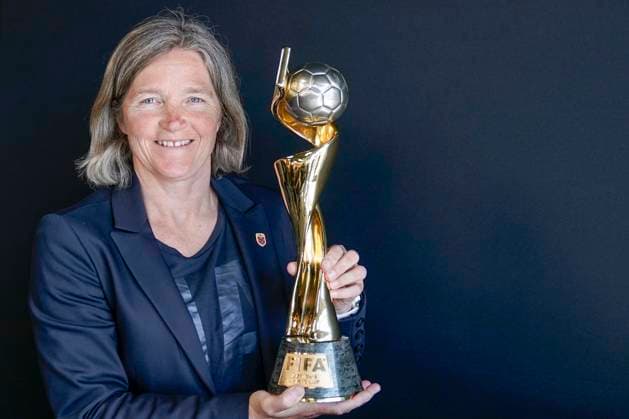 FIFA Trophy Tour Event Oslo 20230508. Norges trener Hege Riise vinner trofeet pa FIFA Women?s World Cup 2023 Trophy Tour i Oslo. Foto: Fredrik Varfjell NTB Oslo Norge EDITORIAL USE ONLY. RESTRICTED USE FOR BETTING COMPANIES Ref:_SPOGg65RV-8d48.jpg  Copyright: xFredrikxVarfjellx xNTBx