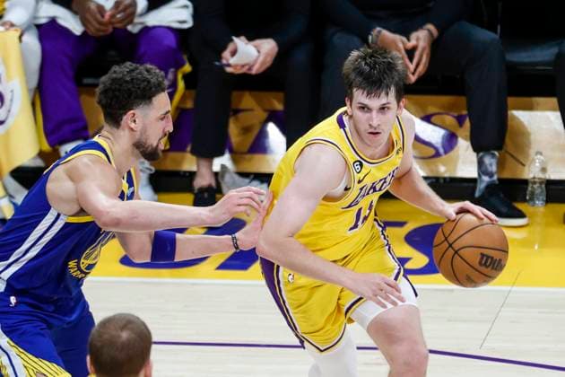 May 8, 2023, Los Angeles, California, USA: Los Angeles Lakers guard Austin Reaves (15) is defended b Golden State Warriors guard Klay Thompson (11) during an NBA, Basketball Herren, USA basketball Western Conference semifinal game 4 at Crypto.com Arena, Monday, May 8, 2023, in Los Angeles. Los Angeles USA - ZUMAc68_ 20230508_zaf_c68_066 Copyright: xRingoxChiux