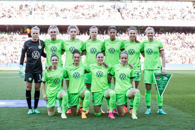 UEFA Womens Champions League semi-final second leg FC Arsenal VfL Wolfsburg Starting eleven Merle Frohms VfL Wolfsburg, 1 , Jill Roord VfL Wolfsburg 14 , Dominique Janssen VfL Wolfsburg, 6 , Lynn Wilms VfL Wolfsburg, 2 , Sveindis Jonsdottir VfL Wolfsburg, 23 , Lena Oberdorf VfL Wolfsburg, 5 , Alexandra Popp VfL Wolfsburg 11 Svenja Huth VfL Wolfsburg 10 , Felicitas Rauch VfL Wolfsburg, 13 , Ewa Pajor 9, VfL Wolfsburg , Kathy Hendrich VfL Wolfsburg, 4 UEFA Womens Champions League semi-final second leg FC Arsenal VfL Wolfsburg, London, Emirates Stadium Copyright: xBEAUTIFULxSPORTS Wunderlx
