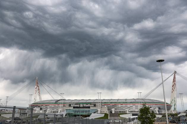 Sport Bilder des Tages Turin, Italy, 11th May 2023. A general view of the stadium as a storm brews prior to the UEFA Europa League match at Allianz Stadium, Turin. Picture credit should read: Jonathan Moscrop Sportimage EDITORIAL USE ONLY. No use with unauthorised audio, video, data, fixture lists, club league logos or live services. Online in-match use limited to 120 images, no video emulation. No use in betting, games or single club league player publications. SPI-2435-0004