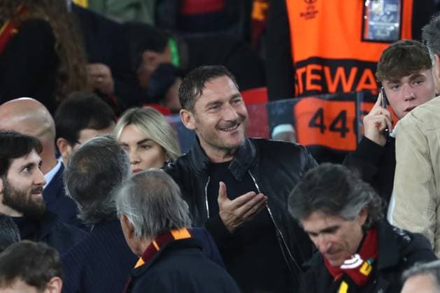 Sport Bilder des Tages Rome, Italy 11.05.2023: Francesco Totti and Noemi Bocchi, son Cristian on the stand during the UEFA EUROPA LEAGUE 2022 2023, semifinal football match AS Roma vs Bayer 04 Leverkusen at Olympic stadium in Rome, Italy.  Copyright: xmarcoxiacobuccix xipa-agency.netx xmarcoxiacobuccix 0 IPA_IPA37876742