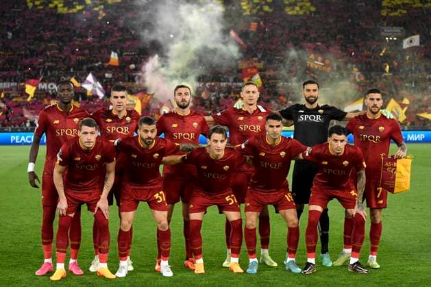 AS Roma players pose for a team photo during the Europa League football match between AS Roma and Bayer Leverkusen at Olimpico stadium in Rome (Italy), May 11th, 2023. andreaxstaccioli