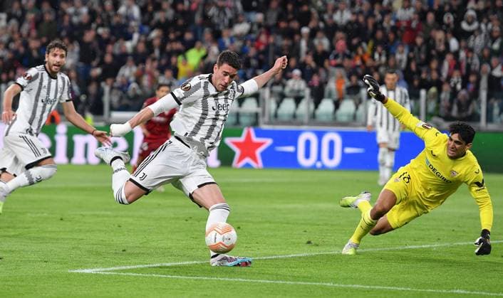 May 11, 2023, TURIN: Juventus Dusan Vlahovic and Sevilla s Yassine Bounou in action during the first leg semifinals of the UEFA Europa League soccer match Juventus FC vs Sevilla FC at the Allianz Stadium in Turin, Italy, 11 May 2023 ANSA ALESSANDRO DI MARCO Uefa Europa League: Juventus-Sevilla  - ZUMAa110 20230511_zaf_a110_154 Copyright: xAlessandroxxxxxxxxDixMarcox