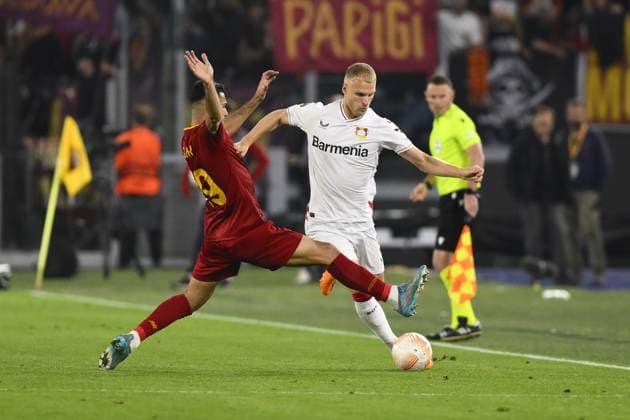 football Europa League match - Semifinal - AS Roma vs Bayer 04 Leverkusen Mitchel Bakker of Bayer 04 Leverkusen and Mehmet Celik of A.S. Roma during the first leg of the Semi-final of the UEFA Europa League between A.S. Roma vs Bayer 04 Leverkusen on May 11, 2023 at the Stadio Olimpico in Rome. Rome Olimpico stadium Italy Copyright: xDomenicoxCippitellix xLiveMediax LPS_935264