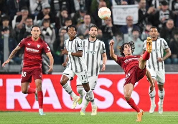 Sport Bilder des Tages May 11, 2023, TURIN: Sevilla s Bryan Gil in action during the first leg semifinals of the UEFA Europa League soccer match Juventus FC vs Sevilla FC at the Allianz Stadium in Turin, Italy, 11 May 2023 ANSA ALESSANDRO DI MARCO TURIN - ZUMAa110 20230511_zaf_a110_156 Copyright: xAlessandroxDixMarcox