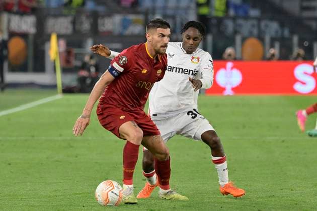 Foto Fabrizio Corradetti LaPresse 11 Maggio 2023 - Roma, Italia - calcio - Roma vs Bayer Leverkusen - Uefa Europa League 2022 2023 - Stadio Olimpico. Nella foto: Lorenzo Pellegrini (AS Roma) Jeremie Frimpong (Leverkusen) Foto Fabrizio Corradetti LaPresse May 11, 2023 Rome, Italy - sport, soccer - Roma vs Bayer Leverkusen - Uefa Europe League 2022 2023 - Olimpic Stadium. In the pic: Lorenzo Pellegrini (AS Roma) Jeremie Frimpong (Leverkusen)  Copyright: xFabrizioxCorradetti LaPressex