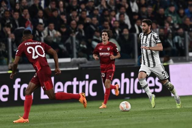 Manuel Locatelli (Juventus)Fernando Reges (Sevilla FC) during the UEFA Europa League 2022 2023 match between Juventus 1-1 Siviglia at Allianz Stadium on May 11, 2023 in Torino, Italy. Noxthirdxpartyxsales  (218225404)