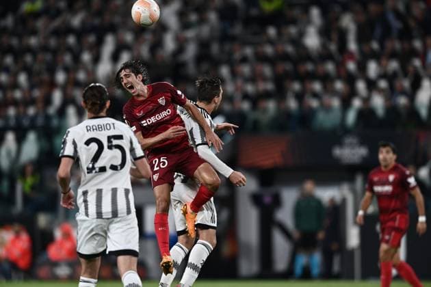 Bryan Gil (Sevilla FC)Dusan Vlahovic (Juventus) during the UEFA Europa League 2022 2023 match between Juventus 1-1 Siviglia at Allianz Stadium on May 11, 2023 in Torino, Italy. Noxthirdxpartyxsales  (218225412)